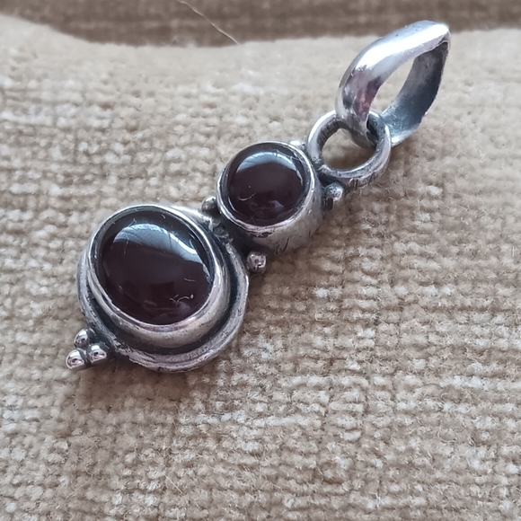 925 Sterling Silver Deep Red Stone or Glass Pendant - Picture 10 of 10